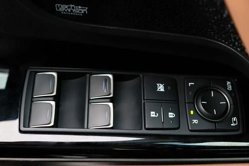 LEXUS 2024 LX SUV P 3.5L T AT Signature - Image 19