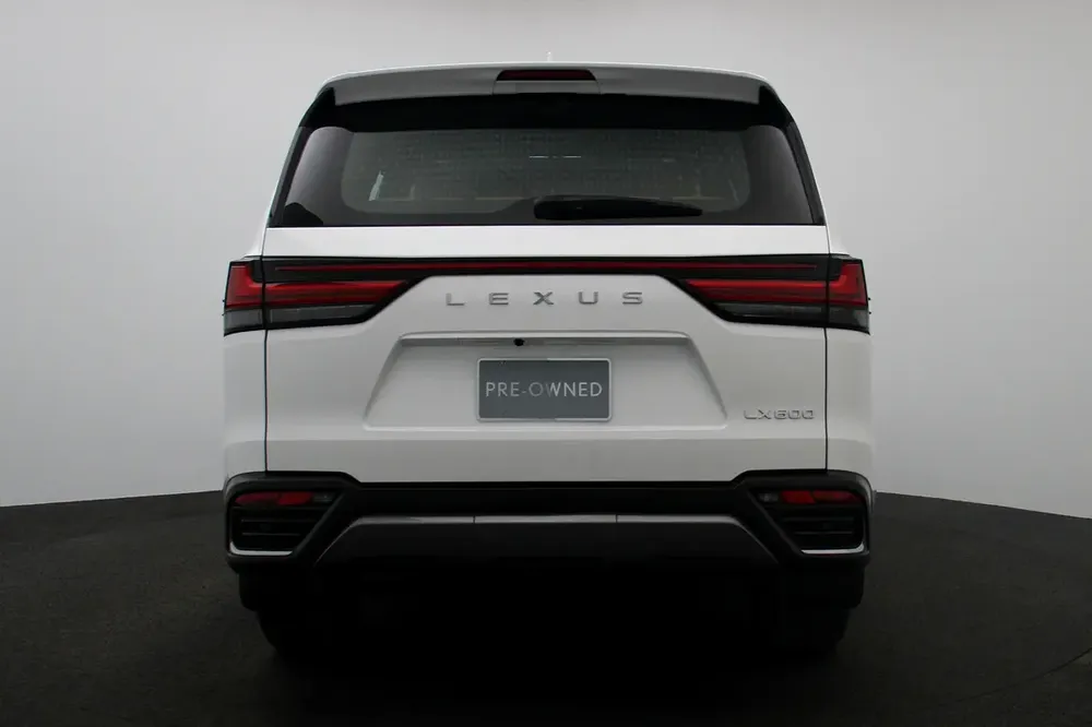 LEXUS 2024 LX SUV P 3.5L T AT Signature - Image 4