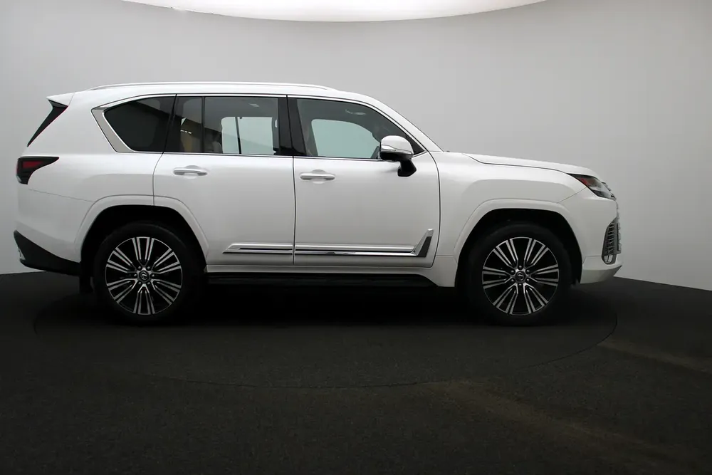 LEXUS 2024 LX SUV P 3.5L T AT Signature - Image 5