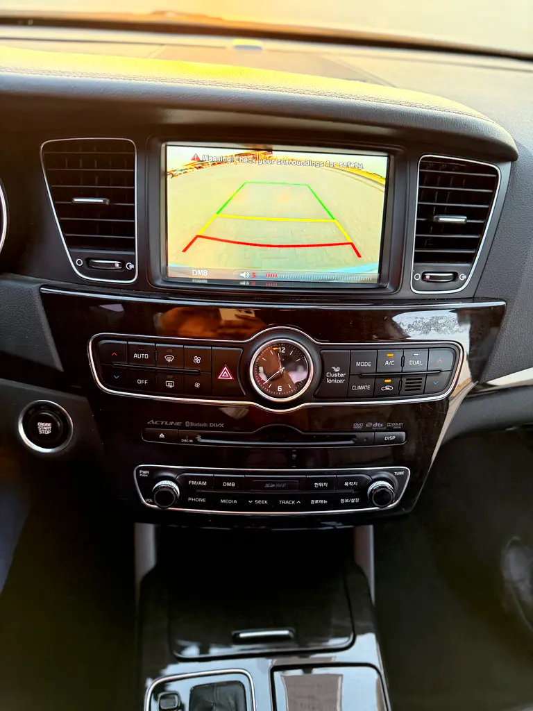 Kia Cadenza Premier 2013 - Korean Specs - Excellent Condition - Image 9