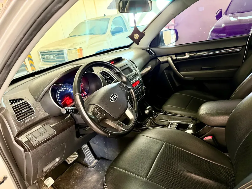 Kia Sorento LX 2013 GCC Specs 7 Seater AWD Excellent Condition Well Maintained - Image 7
