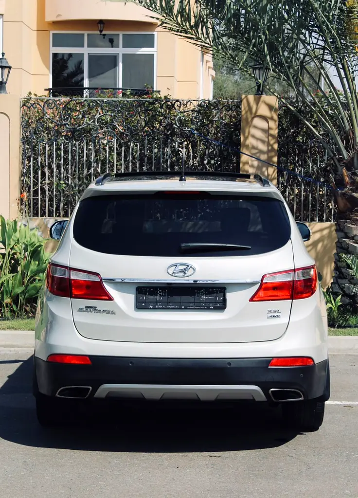 Hyundai Santa Fe Grand Edition 2015 - GCC Specs - Excellent Condition - Image 10