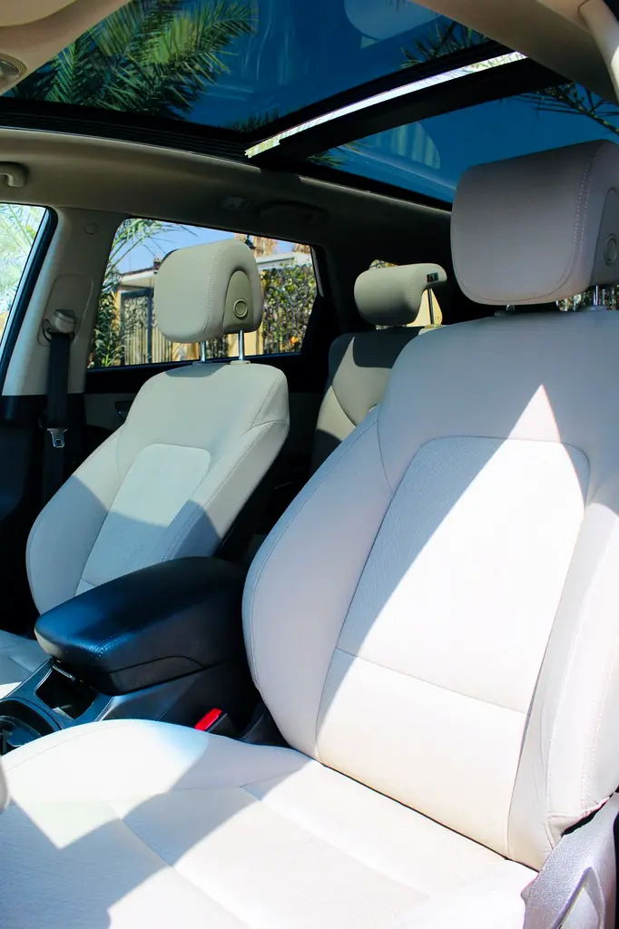 Hyundai Santa Fe Grand Edition 2015 - GCC Specs - Excellent Condition - Image 13
