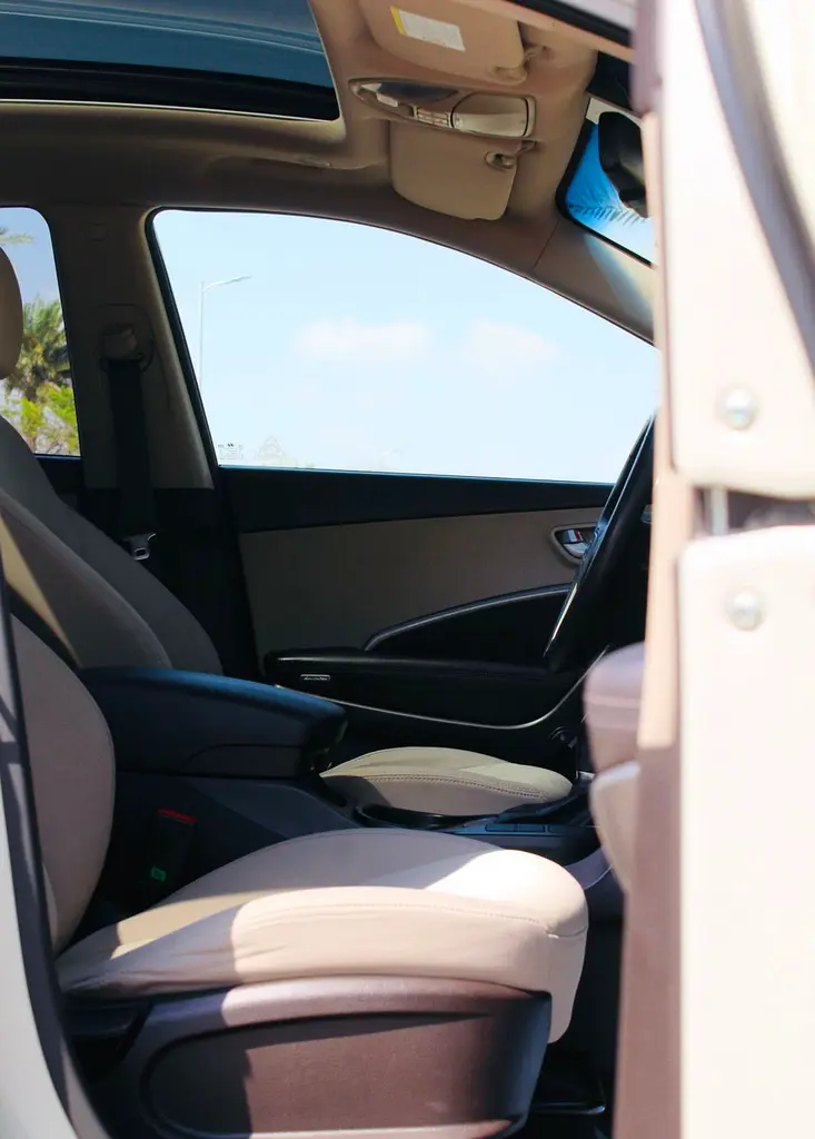 Hyundai Santa Fe Grand Edition 2015 - GCC Specs - Excellent Condition - Image 17