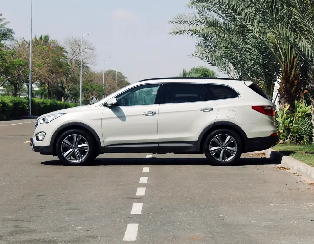 Hyundai Santa Fe Grand Edition 2015 - GCC Specs - Excellent Condition - Image 6