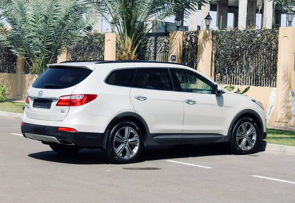 Hyundai Santa Fe Grand Edition 2015 - GCC Specs - Excellent Condition - Image 9