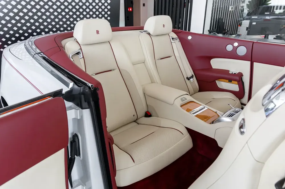 Rolls-Royce Dawn 2017 | Fully Loaded | GCC Specs | Mint Condition | "WARRANTY AVAILABLE" - Image 13