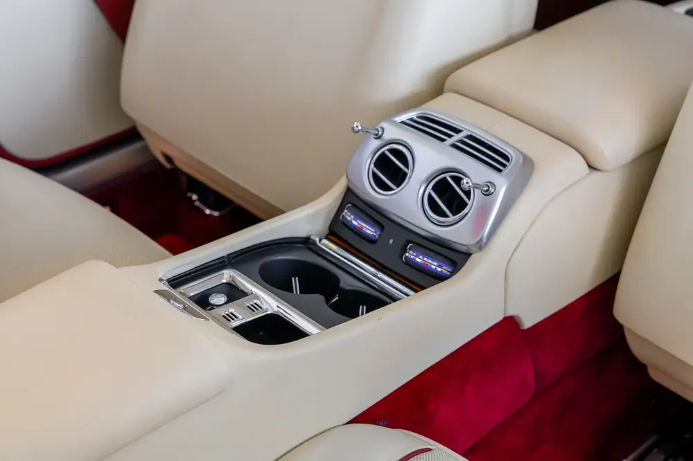 Rolls-Royce Dawn 2017 | Fully Loaded | GCC Specs | Mint Condition | "WARRANTY AVAILABLE" - Image 16