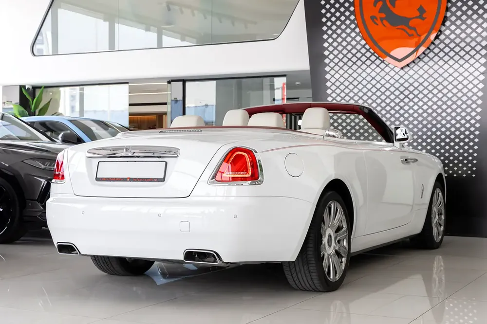 Rolls-Royce Dawn 2017 | Fully Loaded | GCC Specs | Mint Condition | "WARRANTY AVAILABLE" - Image 4