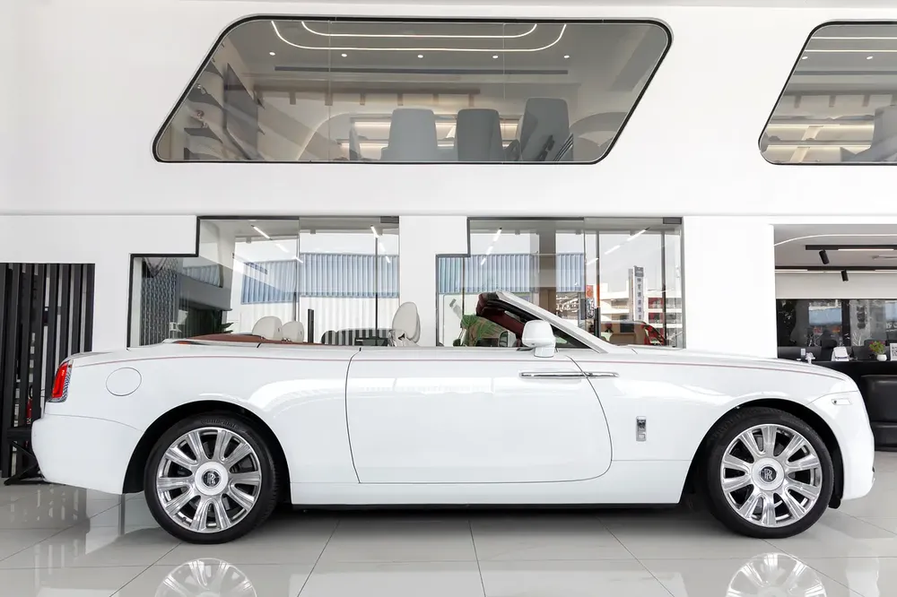 Rolls-Royce Dawn 2017 | Fully Loaded | GCC Specs | Mint Condition | "WARRANTY AVAILABLE" - Image 7
