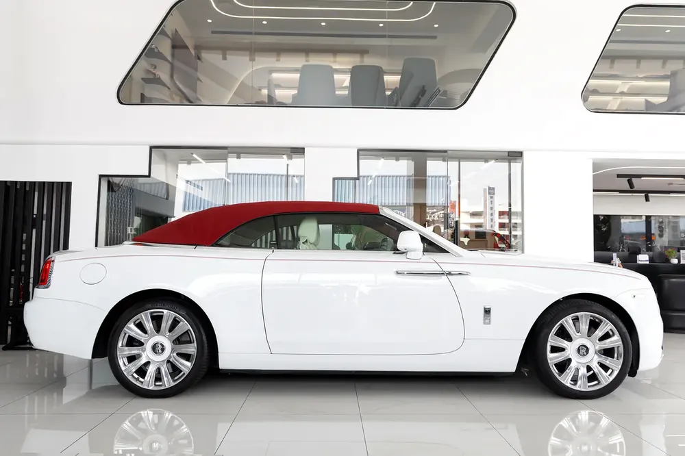 Rolls-Royce Dawn 2017 | Fully Loaded | GCC Specs | Mint Condition | "WARRANTY AVAILABLE" - Image 8