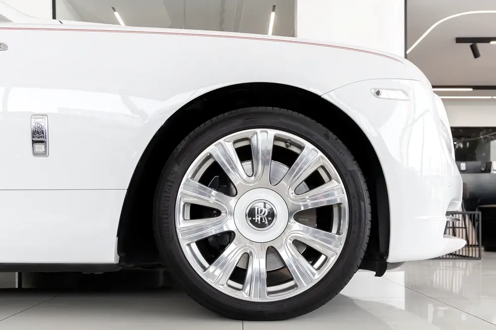 Rolls-Royce Dawn 2017 | Fully Loaded | GCC Specs | Mint Condition | "WARRANTY AVAILABLE" - Image 9