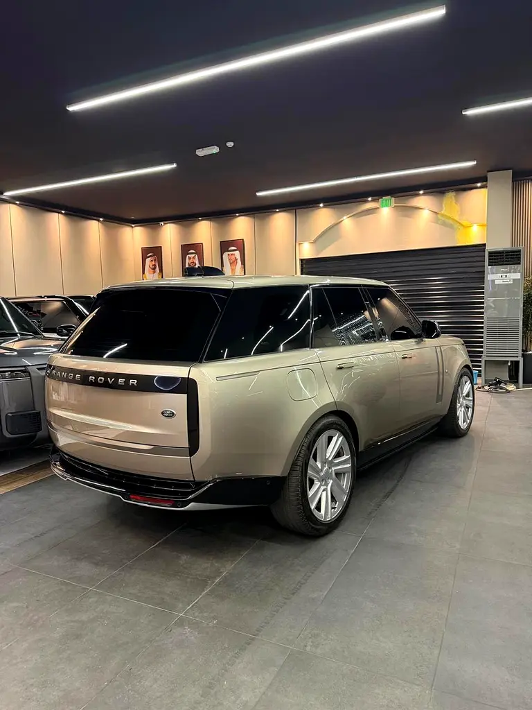 Land Rover Range Rover HSE P530 2022 - GCC Specs - Pristine Condition - Image 4