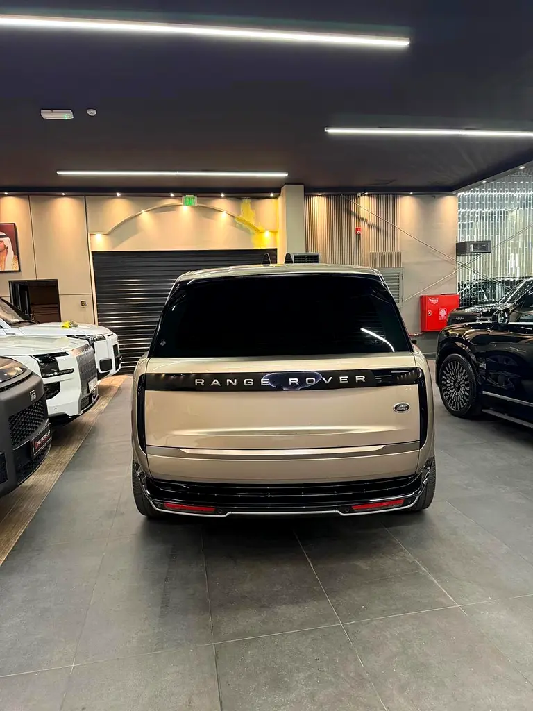 Land Rover Range Rover HSE P530 2022 - GCC Specs - Pristine Condition - Image 6
