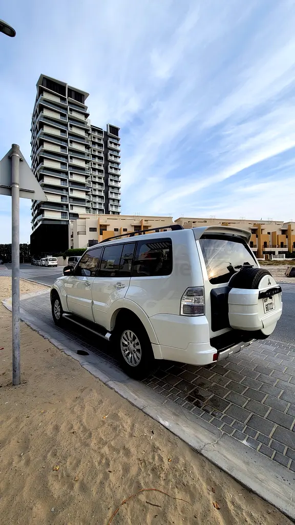 Mitsubishi Pajero 2012 GLS GCC Specs - Image 4