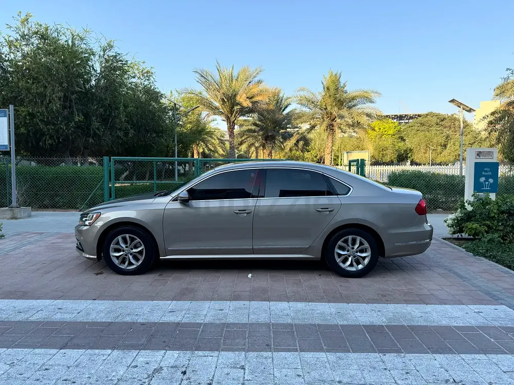 Volkswagen Passat 2016 GCC Specs very good condition - Image 5