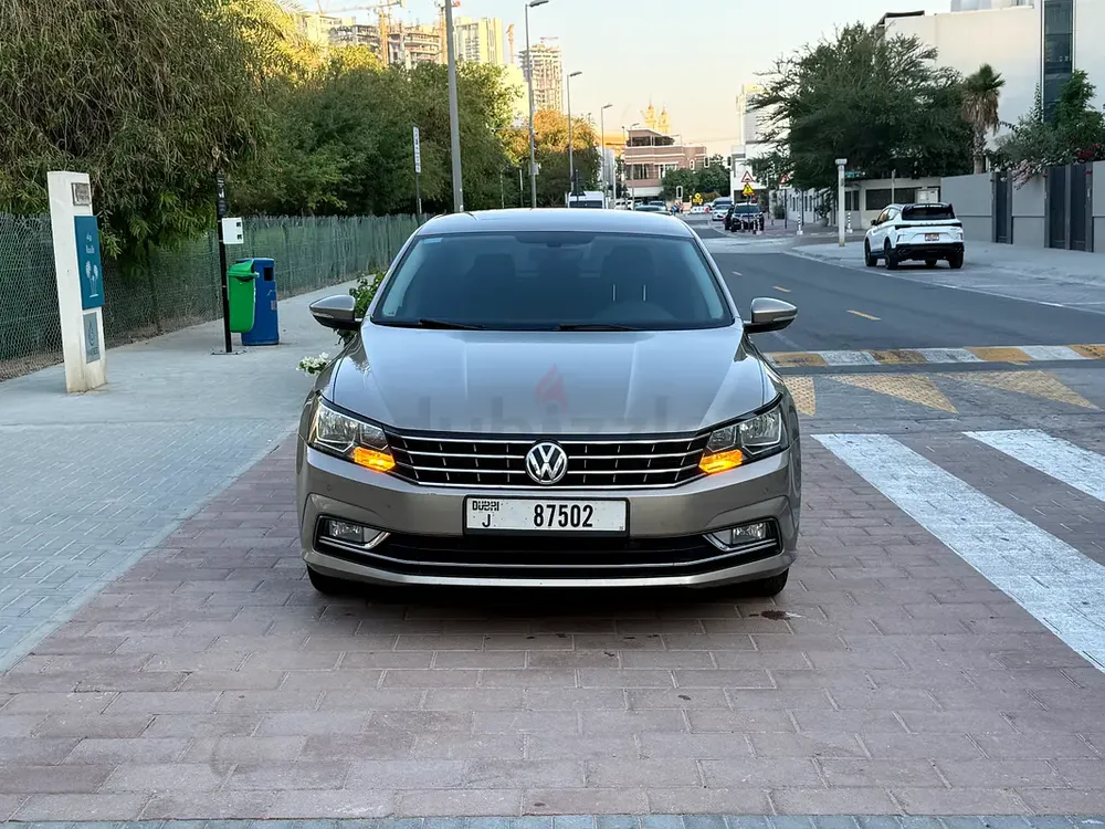 Volkswagen Passat 2016 GCC Specs very good condition - Image 8