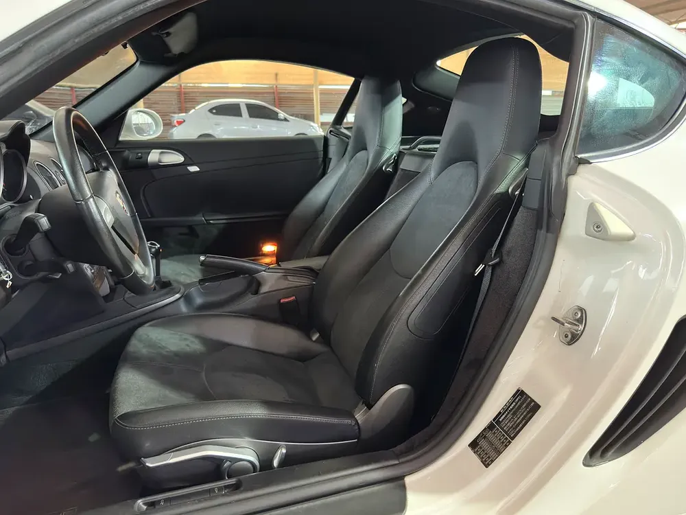 PORSCHE CAYMAN 2008 2.7L | MANUAL TRANSMISSION | SPORTS STEERING WHEEL | HALF LEATHER SEATS - Image 13