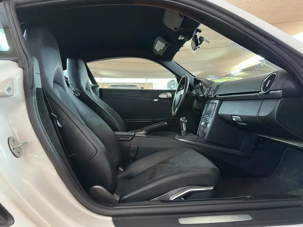 PORSCHE CAYMAN 2008 2.7L | MANUAL TRANSMISSION | SPORTS STEERING WHEEL | HALF LEATHER SEATS - Image 14