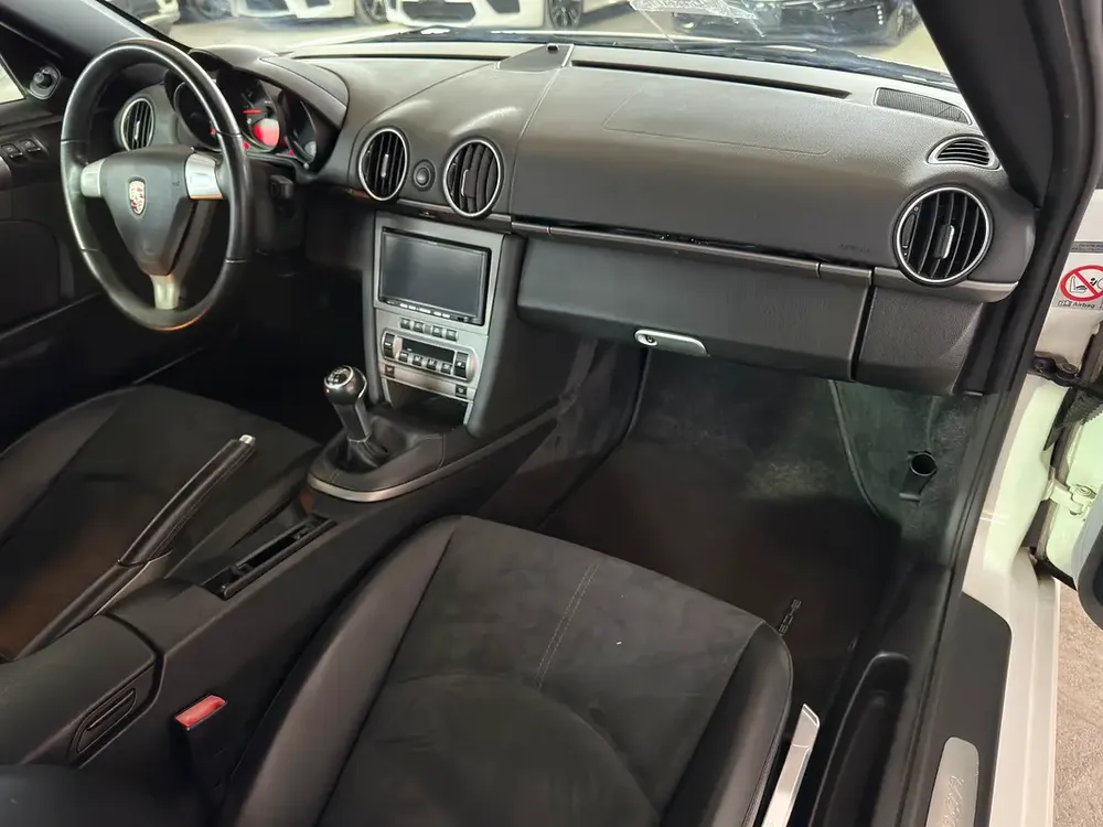 PORSCHE CAYMAN 2008 2.7L | MANUAL TRANSMISSION | SPORTS STEERING WHEEL | HALF LEATHER SEATS - Image 16