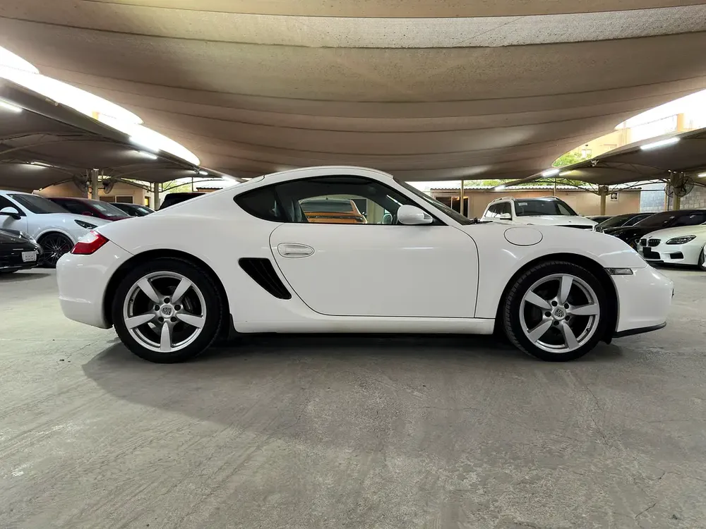 PORSCHE CAYMAN 2008 2.7L | MANUAL TRANSMISSION | SPORTS STEERING WHEEL | HALF LEATHER SEATS - Image 6