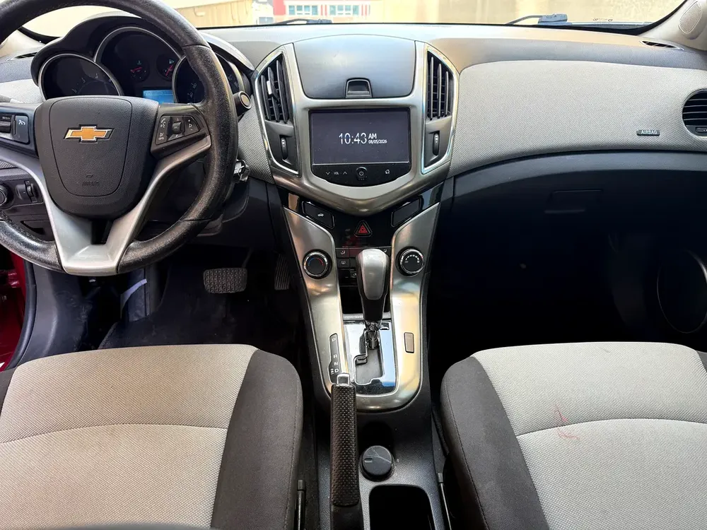 Chevrolet Cruze LT 2016 GCC Specs.very clean. Cruise control. Alloy wheels. Keyless entry. DVD navig - Image 4