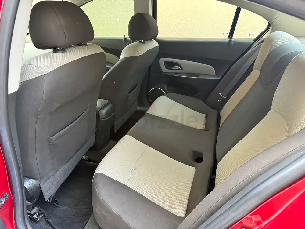 Chevrolet Cruze LT 2016 GCC Specs.very clean. Cruise control. Alloy wheels. Keyless entry. DVD navig - Image 5