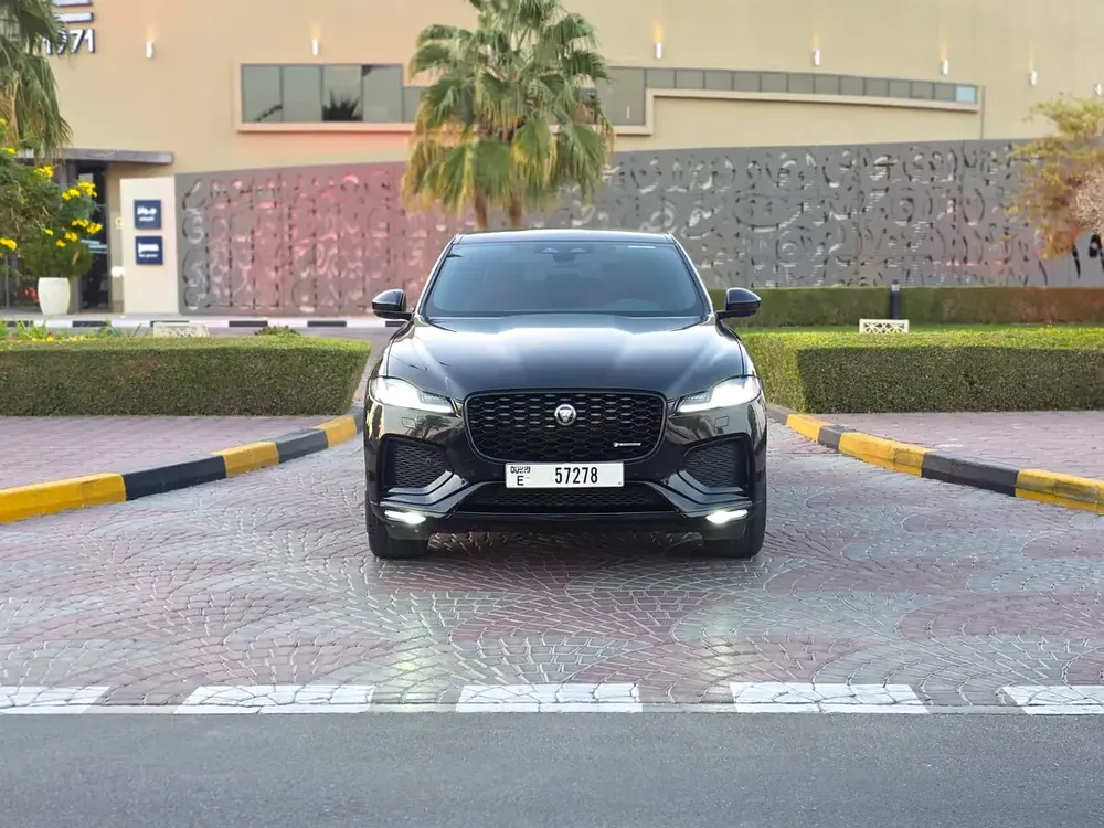 F-PACE 2022 GCC R DYNAMIC PERFECT CONDITION - Image 10