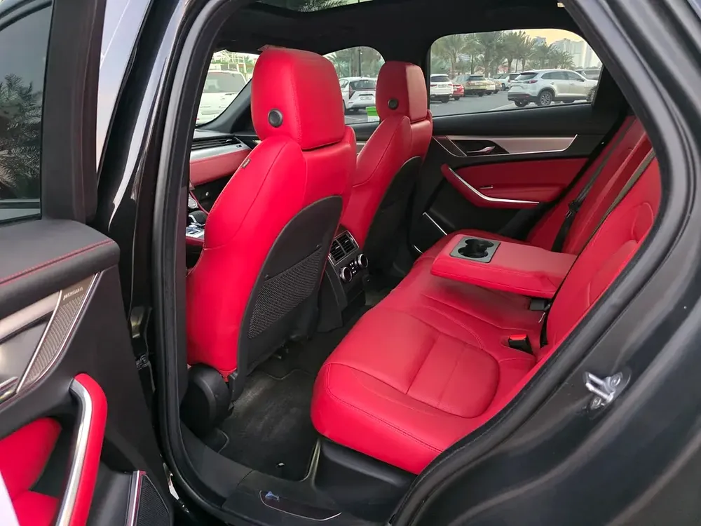 F-PACE 2022 GCC R DYNAMIC PERFECT CONDITION - Image 12