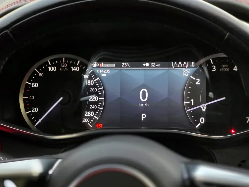 F-PACE 2022 GCC R DYNAMIC PERFECT CONDITION - Image 13