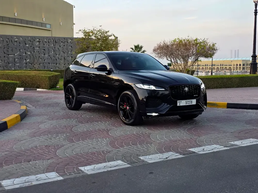 F-PACE 2022 GCC R DYNAMIC PERFECT CONDITION - Image 4