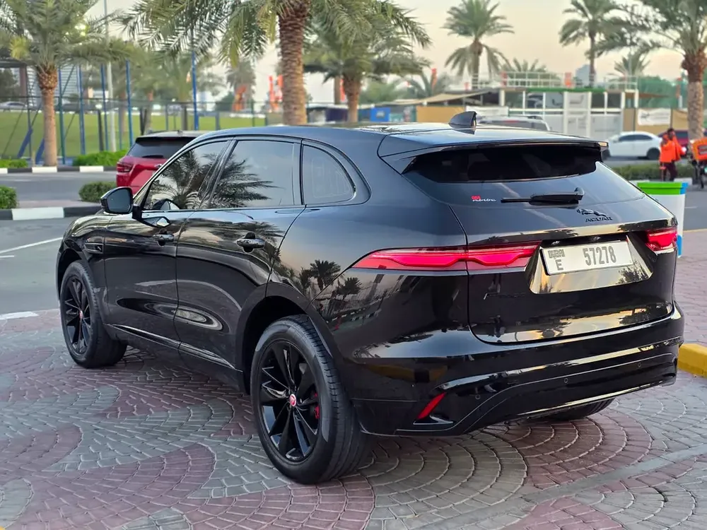 F-PACE 2022 GCC R DYNAMIC PERFECT CONDITION - Image 7