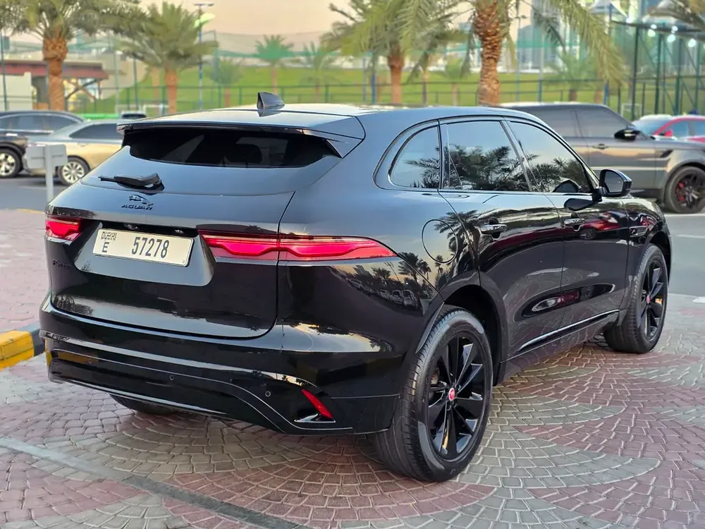 F-PACE 2022 GCC R DYNAMIC PERFECT CONDITION - Image 8