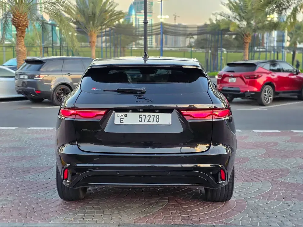 F-PACE 2022 GCC R DYNAMIC PERFECT CONDITION - Image 9