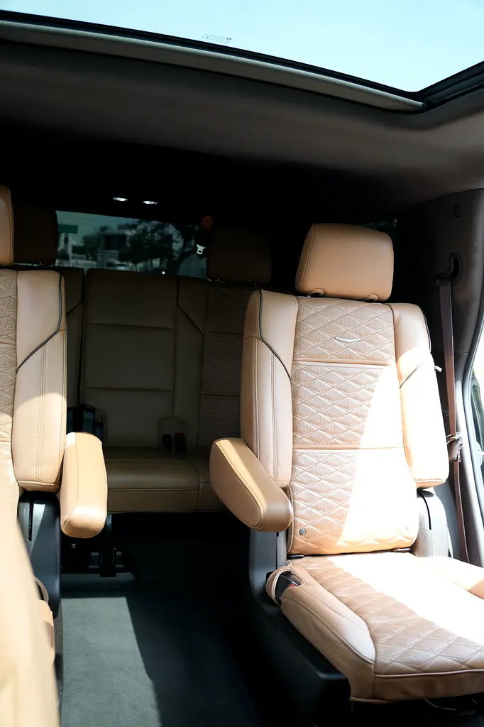 2023 Cadillac Escalade Sport | Triple Black | GCC | Captain Seats | Warranty Feb 2028 | 70,000 km - Image 11