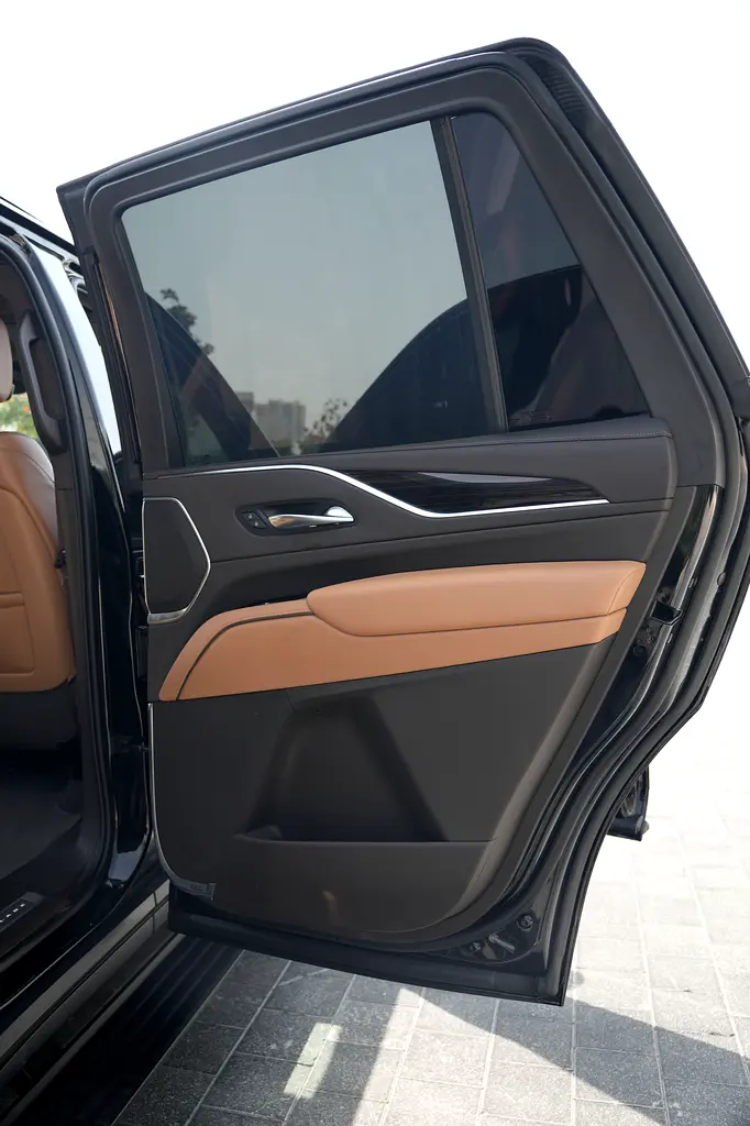 2023 Cadillac Escalade Sport | Triple Black | GCC | Captain Seats | Warranty Feb 2028 | 70,000 km - Image 17