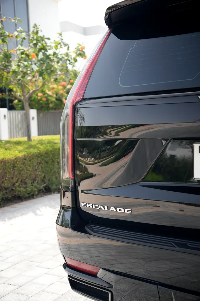 2023 Cadillac Escalade Sport | Triple Black | GCC | Captain Seats | Warranty Feb 2028 | 70,000 km - Image 5