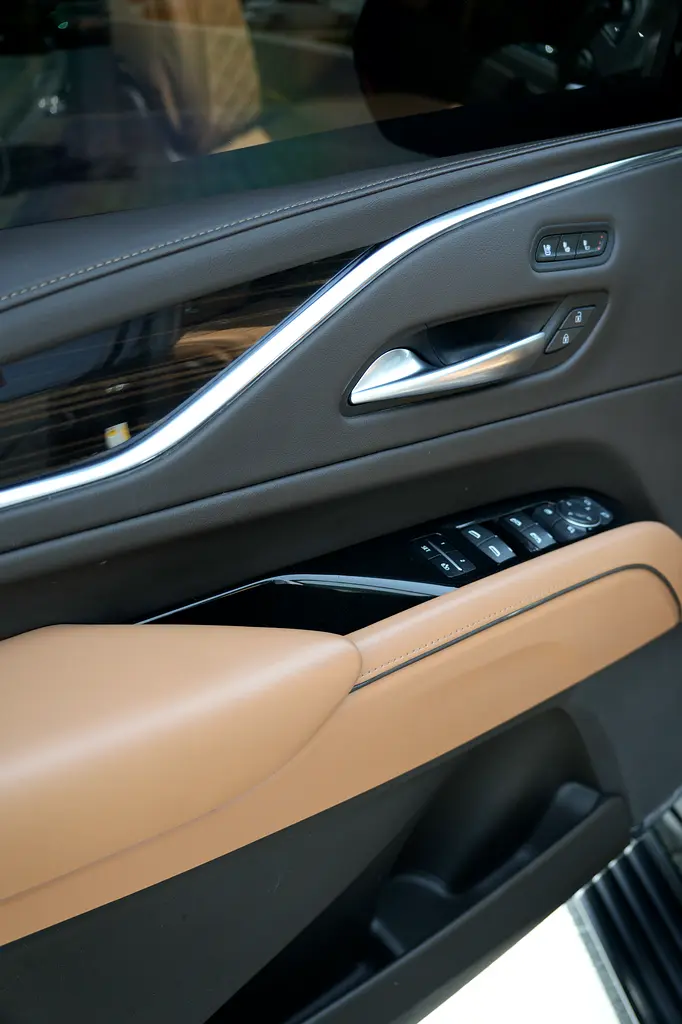 2023 Cadillac Escalade Sport | Triple Black | GCC | Captain Seats | Warranty Feb 2028 | 70,000 km - Image 6