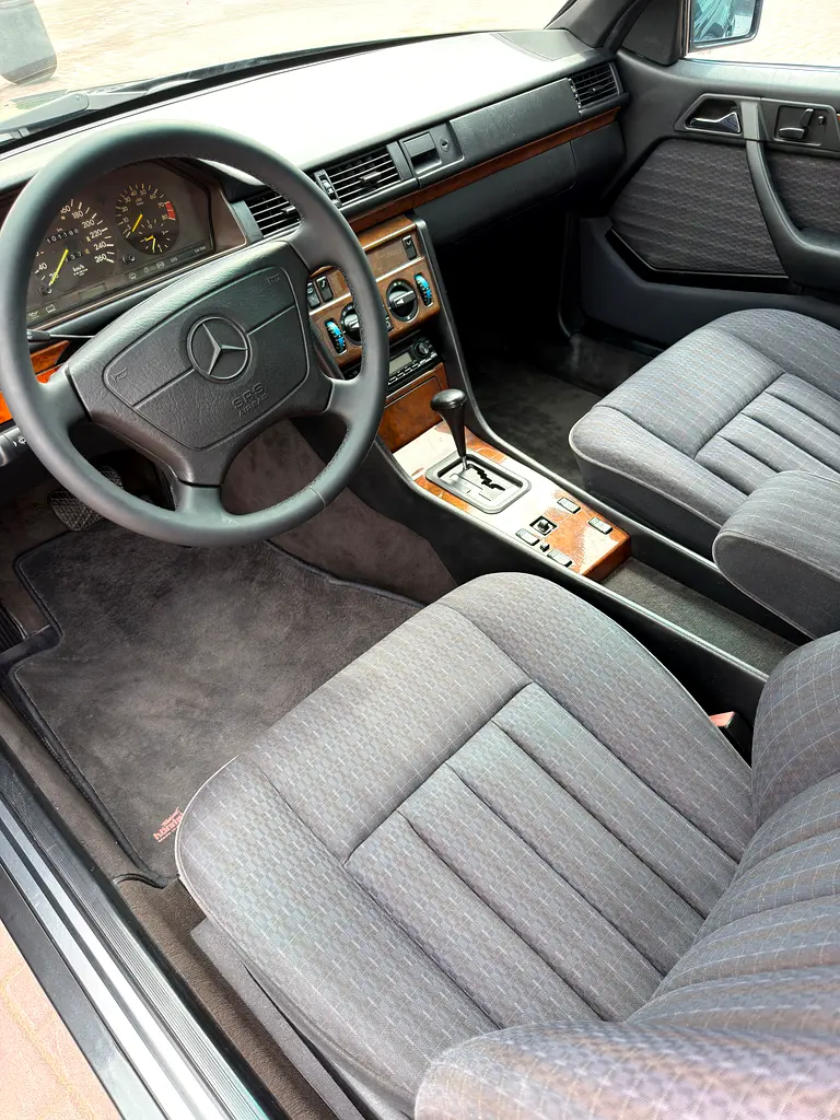 Mercedes-Benz CE 300, 1992, Japanese Specs - Classic Beauty - Image 6