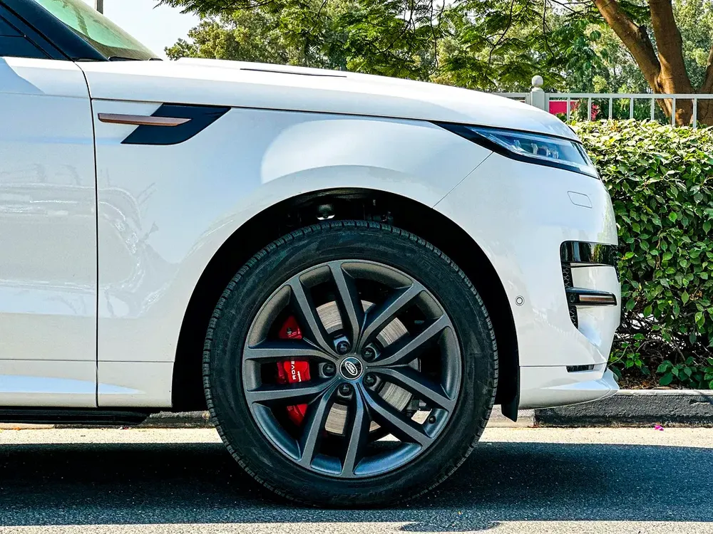 LAND ROVER SPORT DYNAMIC SE 2024 GCC (14,900KM) - Image 6