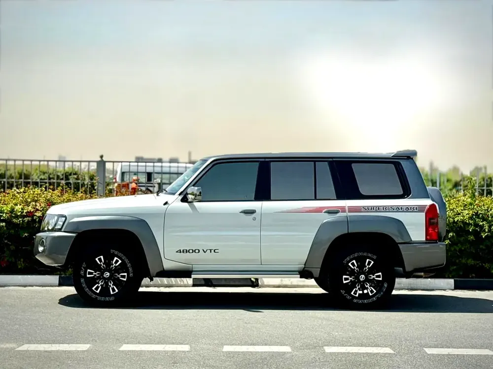 NISSAN PATROL SUPER SAFARI 4.8L V6 | GCC SPECS | YEAR: 2023 | FULL-SERVICE HISTORY UNDER WARRANTY - Image 4