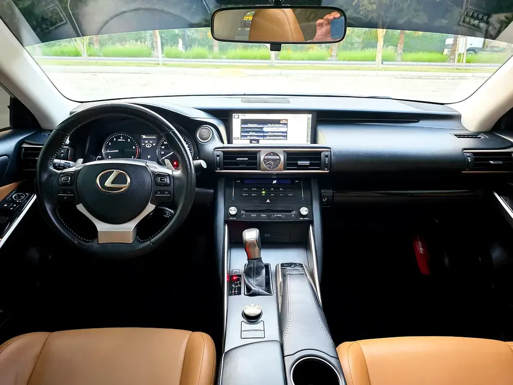 Lexus IS300 2018 | 2.0L - 4 Cylinder - Turbo | Full Agency Service History | 2 Keys | GCC Spec - Image 10