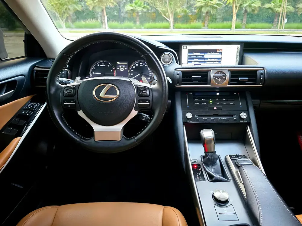 Lexus IS300 2018 | 2.0L - 4 Cylinder - Turbo | Full Agency Service History | 2 Keys | GCC Spec - Image 15