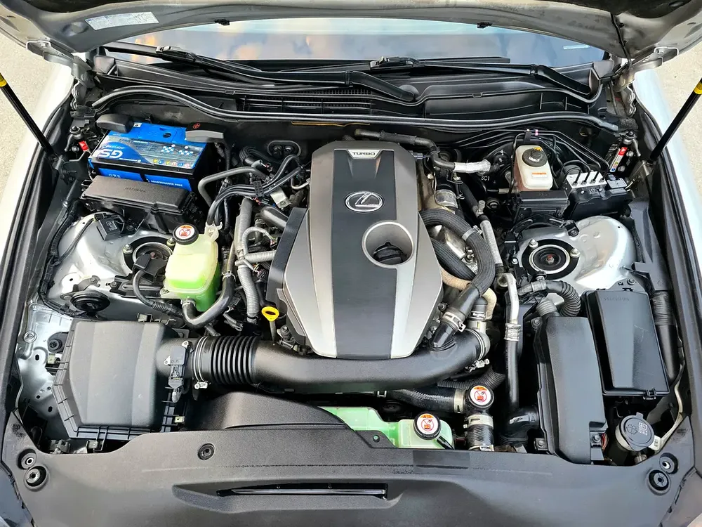 Lexus IS300 2018 | 2.0L - 4 Cylinder - Turbo | Full Agency Service History | 2 Keys | GCC Spec - Image 20