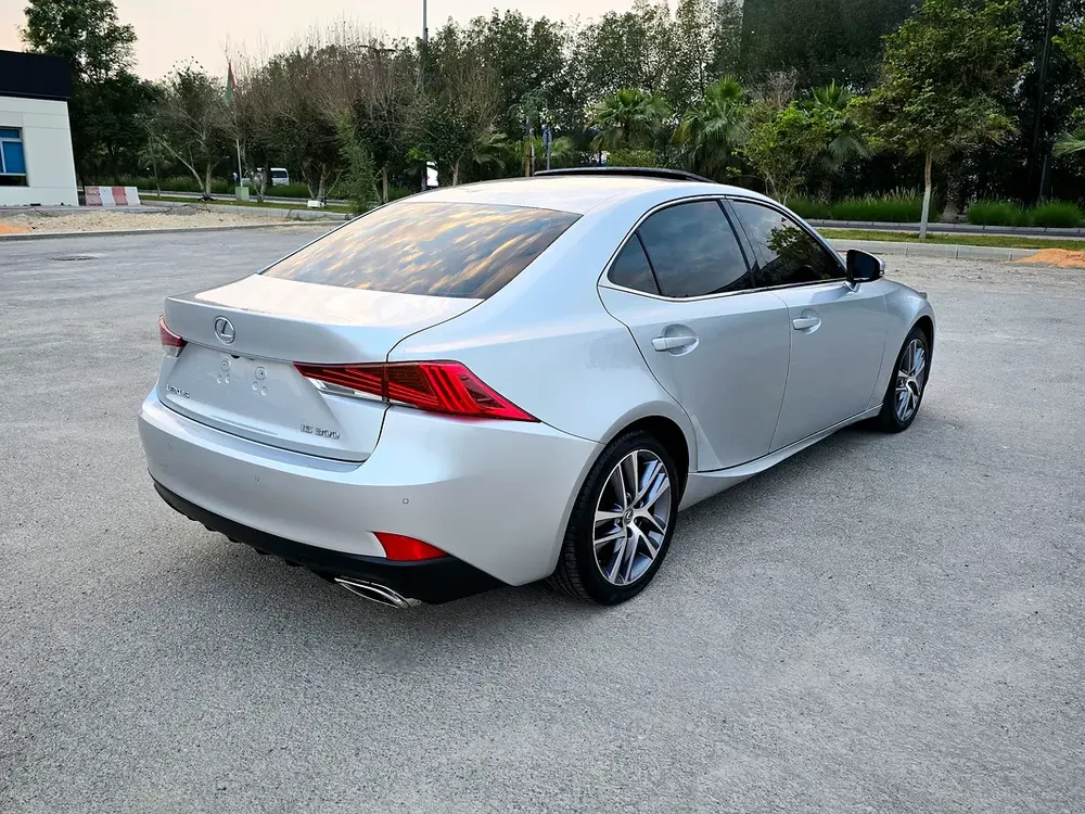 Lexus IS300 2018 | 2.0L - 4 Cylinder - Turbo | Full Agency Service History | 2 Keys | GCC Spec - Image 4