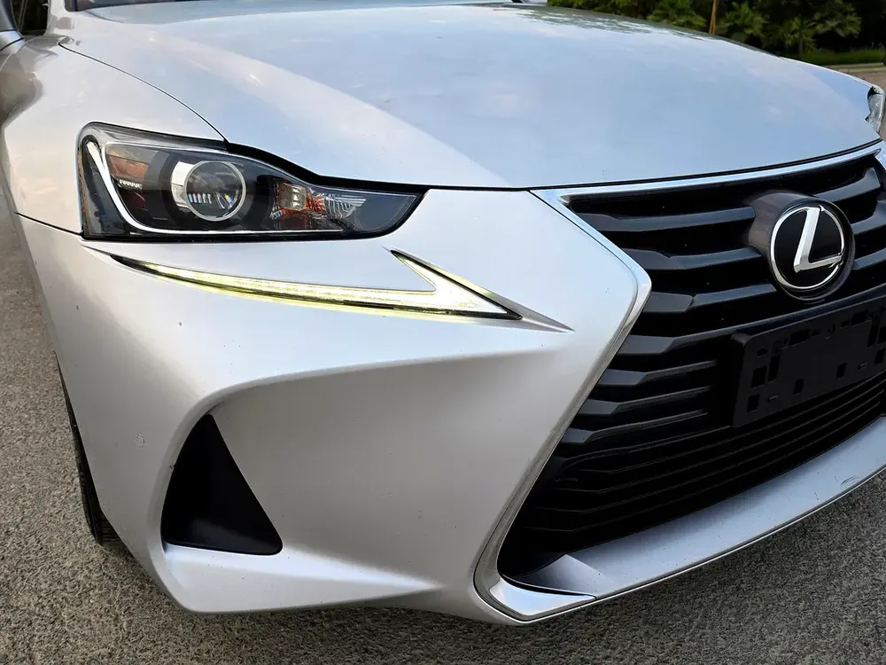Lexus IS300 2018 | 2.0L - 4 Cylinder - Turbo | Full Agency Service History | 2 Keys | GCC Spec - Image 8