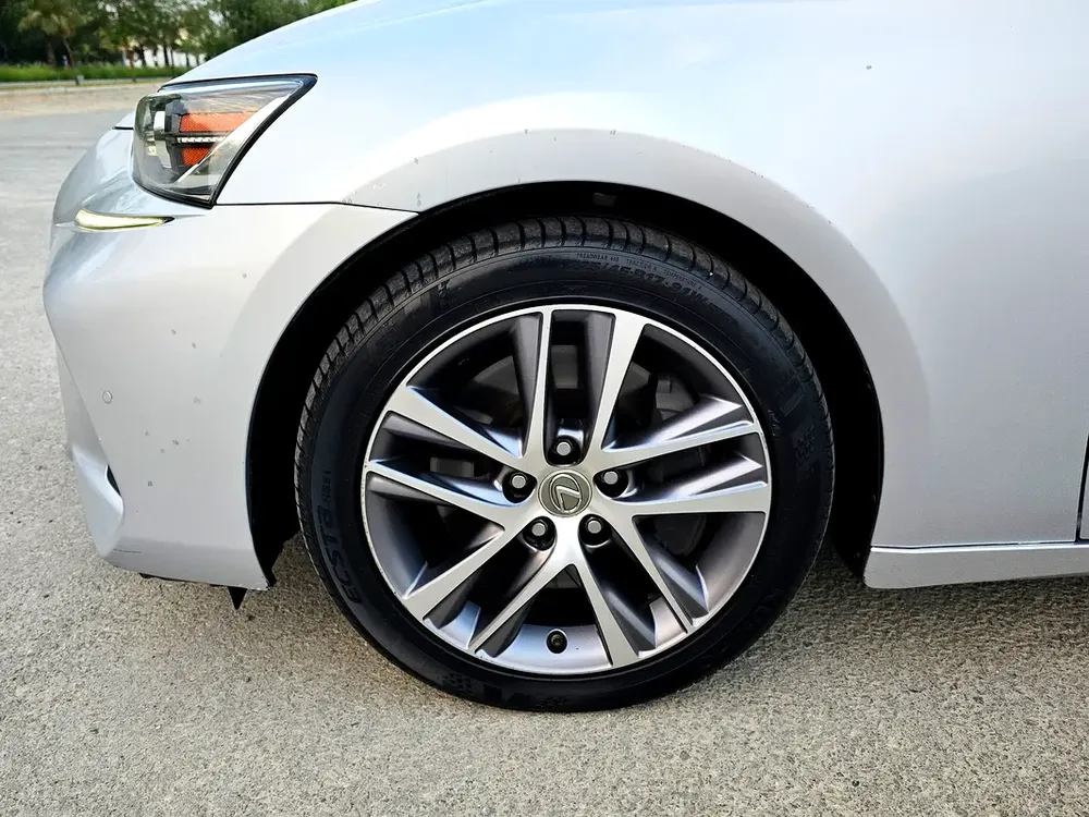 Lexus IS300 2018 | 2.0L - 4 Cylinder - Turbo | Full Agency Service History | 2 Keys | GCC Spec - Image 9
