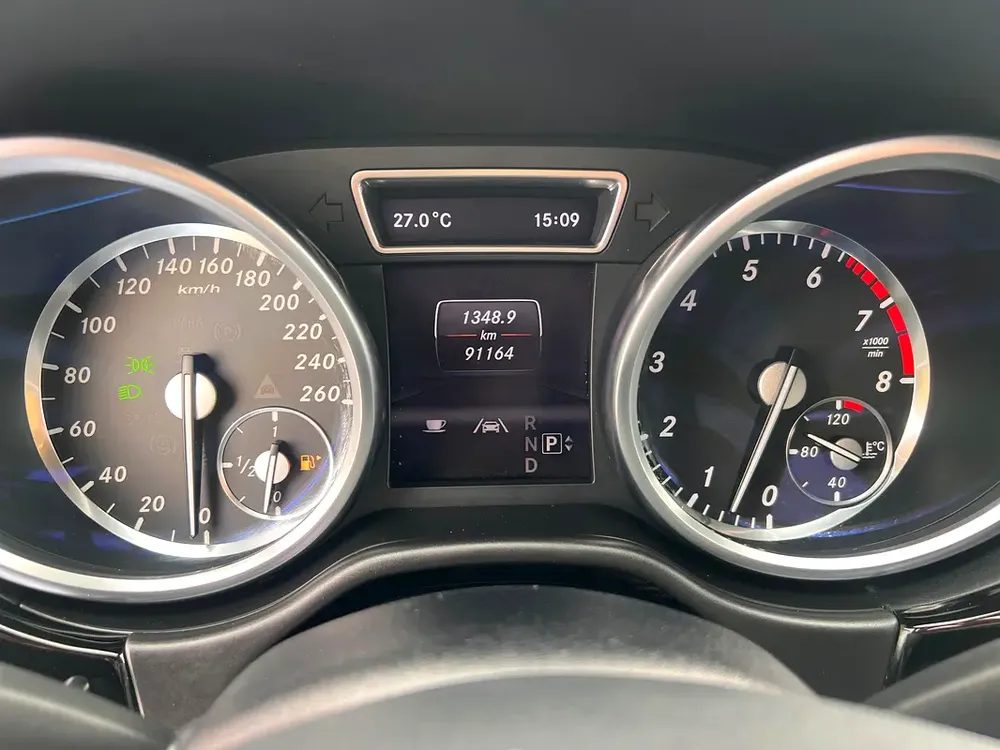 Mercedes-Benz GL 550 4Matic 2015 - Japanese Specs -  63 Kit and Designo interior - Image 10