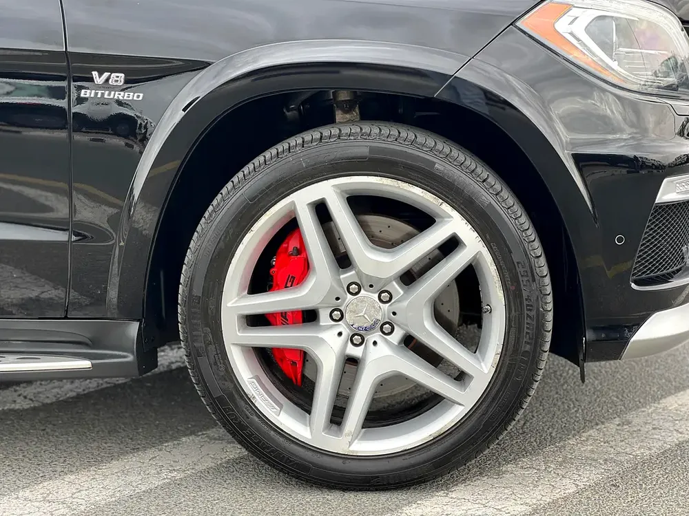 Mercedes-Benz GL 550 4Matic 2015 - Japanese Specs -  63 Kit and Designo interior - Image 4