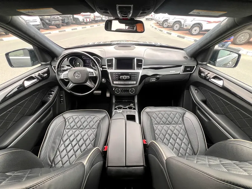 Mercedes-Benz GL 550 4Matic 2015 - Japanese Specs -  63 Kit and Designo interior - Image 5
